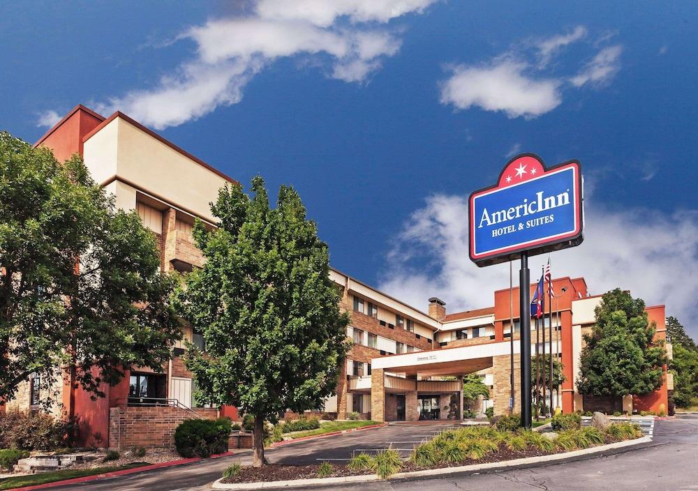 AmericInn by Wyndham Omaha photo 1