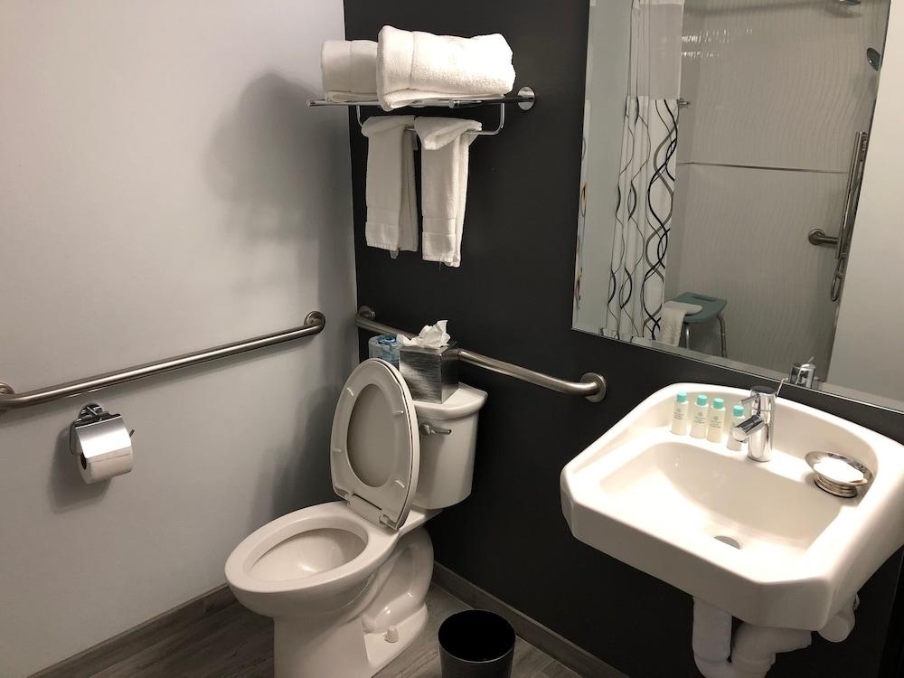 Streamline Hotel photo 48