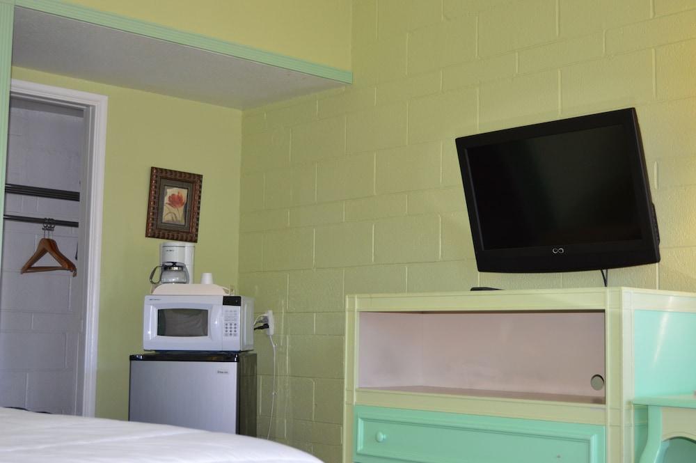 Town House Motel photo 14