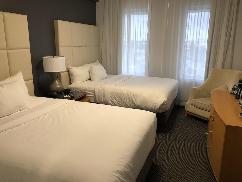 Streamline Hotel photo 42