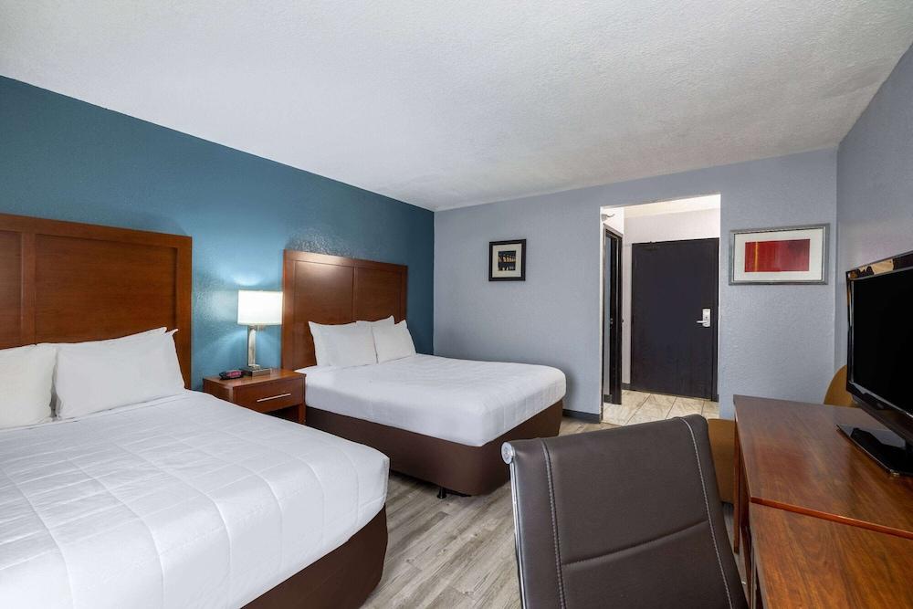 Travelodge by Wyndham Brooklyn Center photo 28