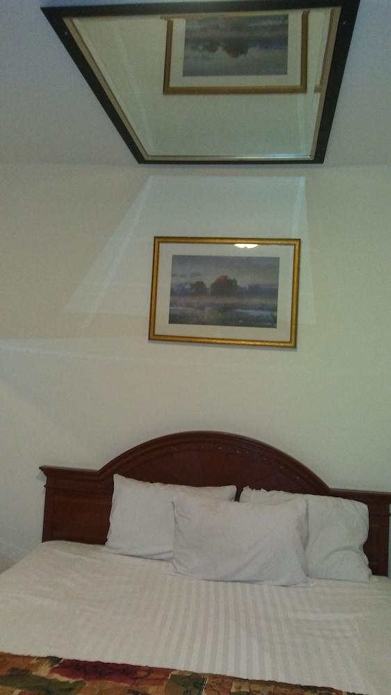 Waterbury Motel photo 10
