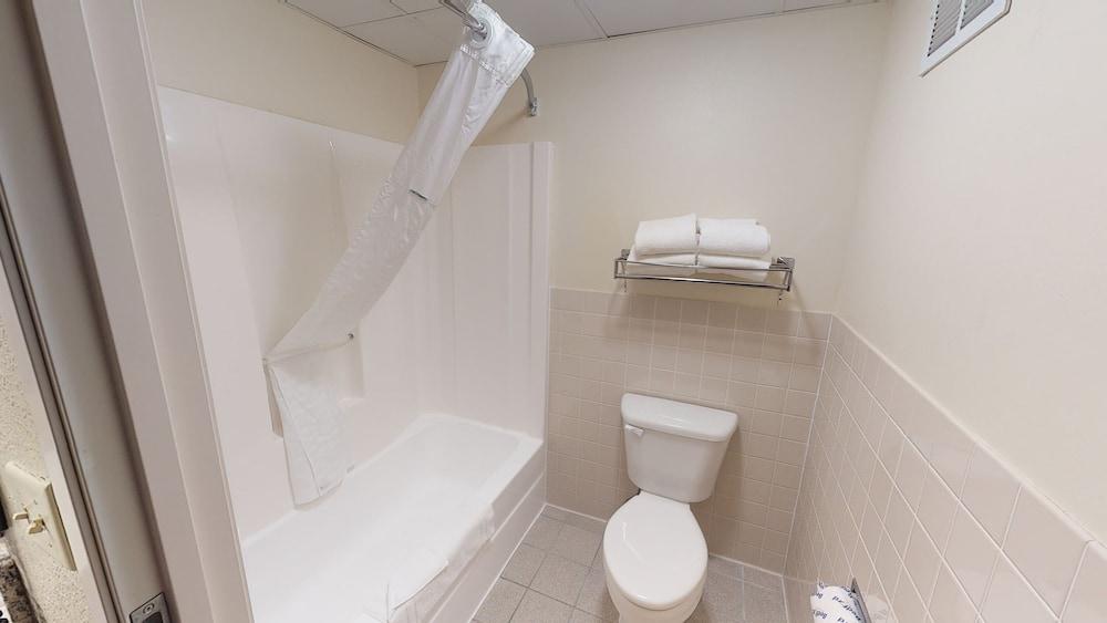 AmericInn by Wyndham Mounds View Minneapolis photo 43