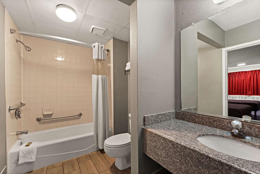 Rodeway Inn Brooklawn photo 26