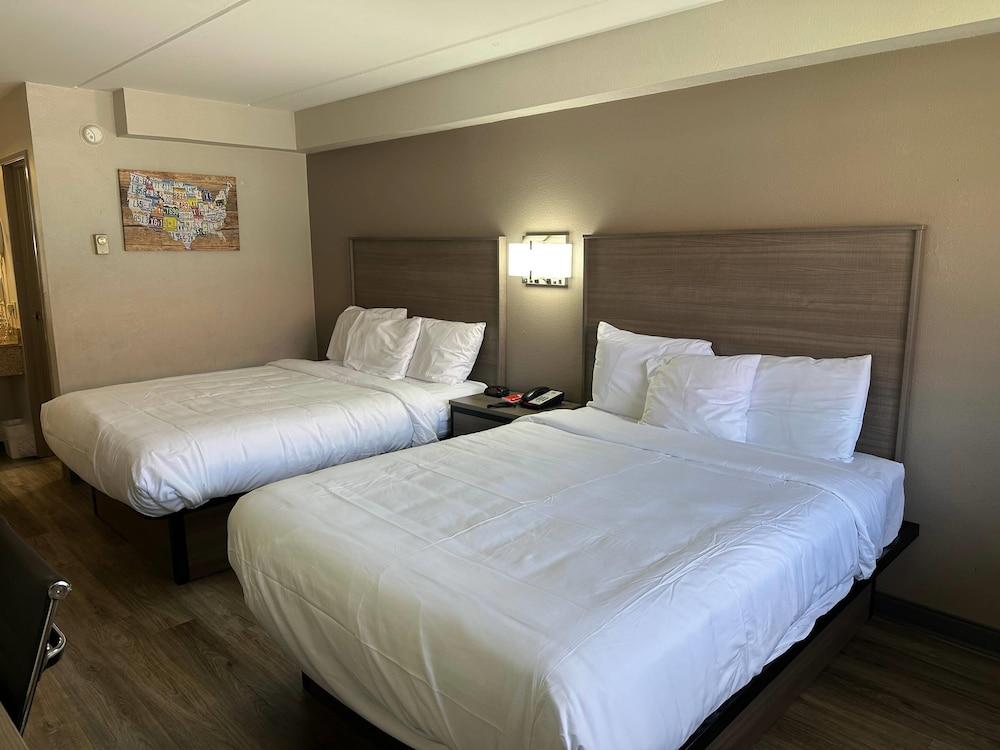 Econo Lodge Hickory photo 2