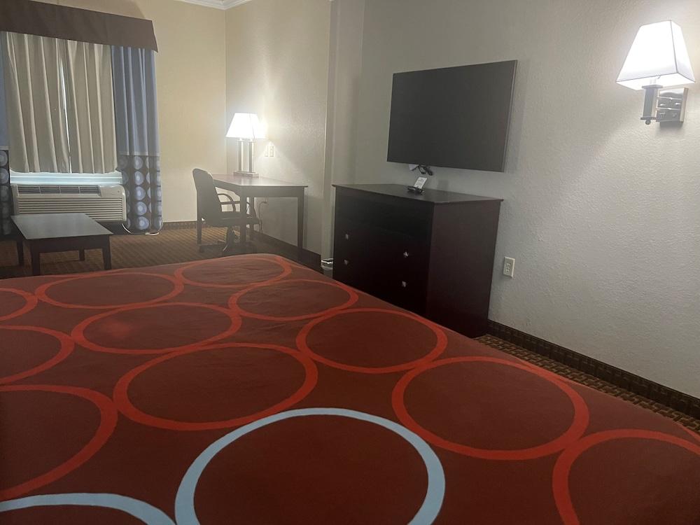 Super 8 by Wyndham IAH West/Greenspoint photo 6