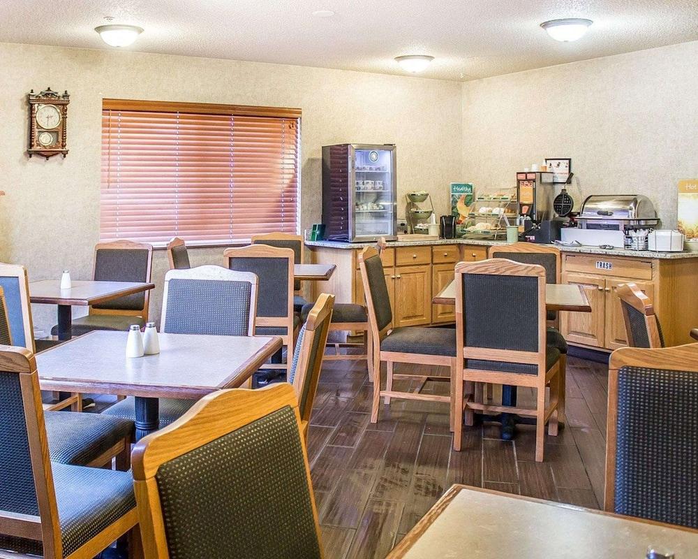 Quality Inn & Suites Sturgeon Bay photo 29