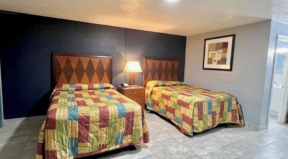 Arrowhead Motel photo 7