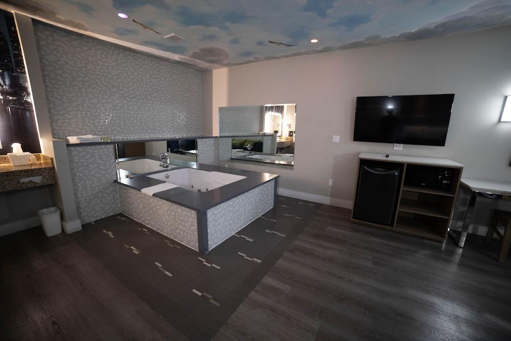 Mid City Inn and Suites photo 52