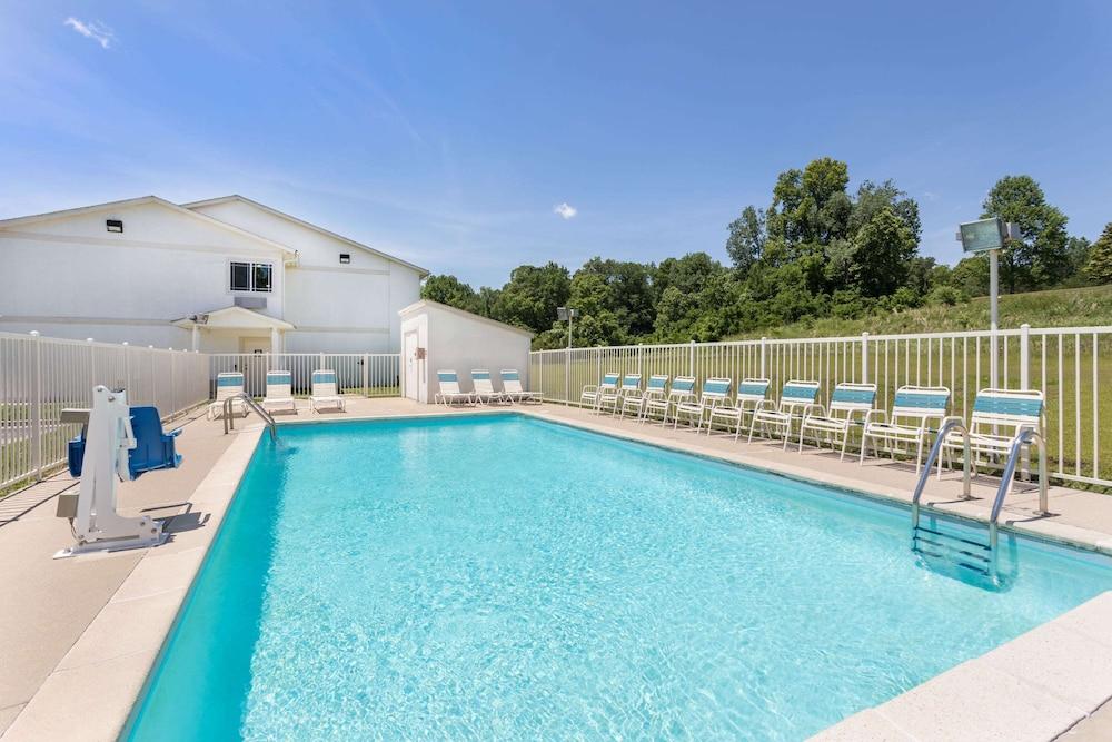 Super 8 by Wyndham Vicksburg photo 9