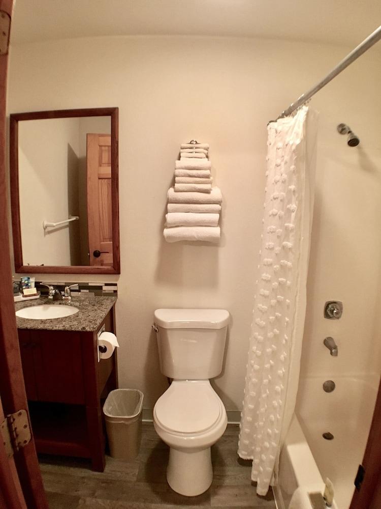 Hanging Horn Lakeside Resort photo 44