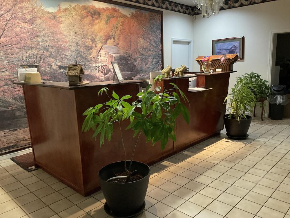 COVERED BRIDGE INN & SUITES photo 8