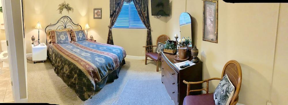 Monroe Street Suites photo 30