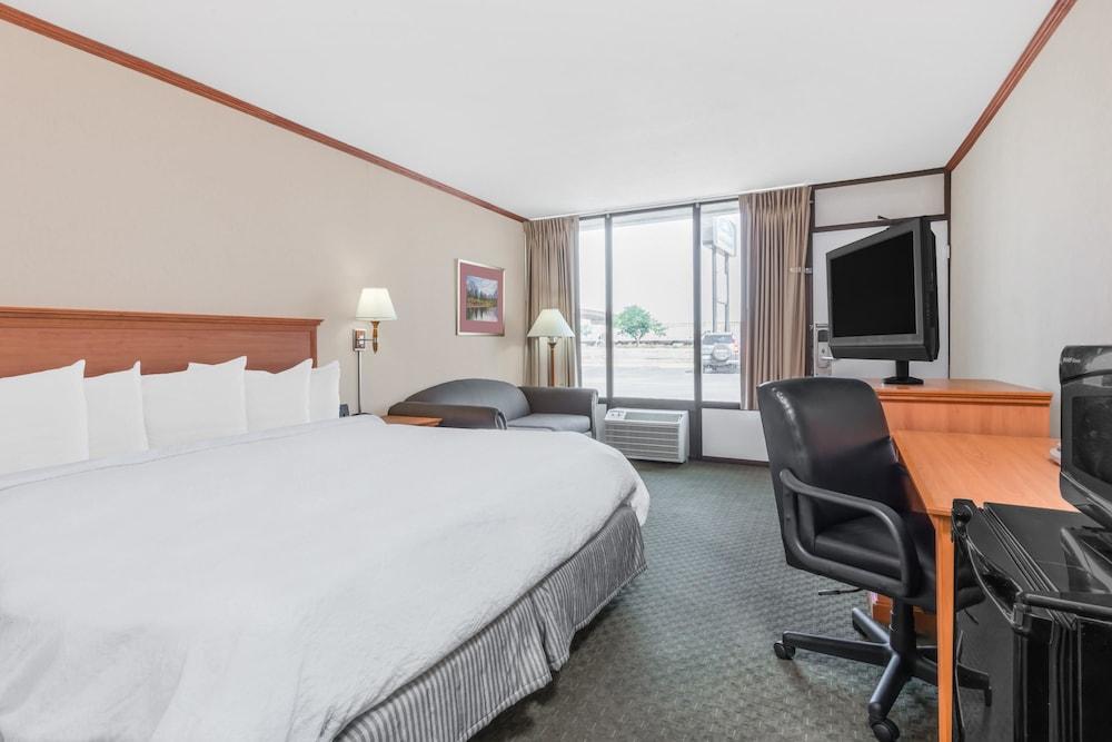 Howard Johnson by Wyndham Gillette photo 6