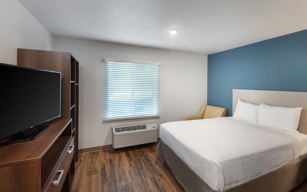 WoodSpring Suites Lackland near Sea World photo 7