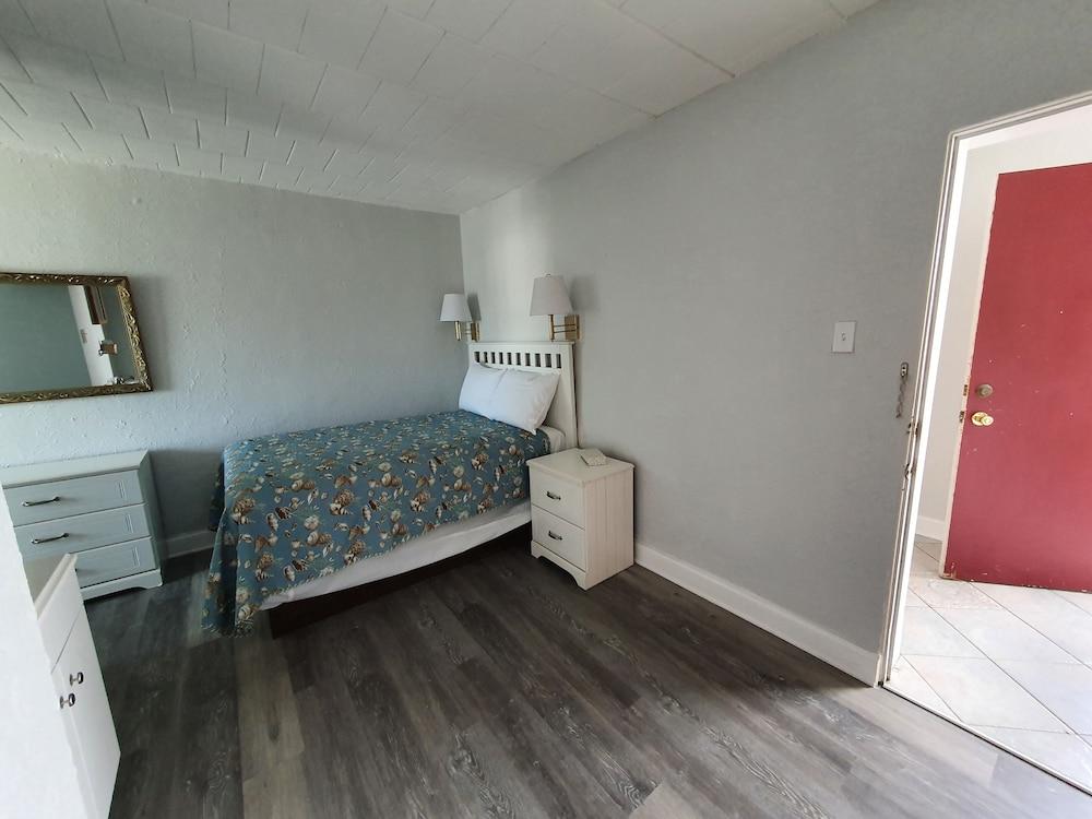 The Coral Sands Motel photo 2