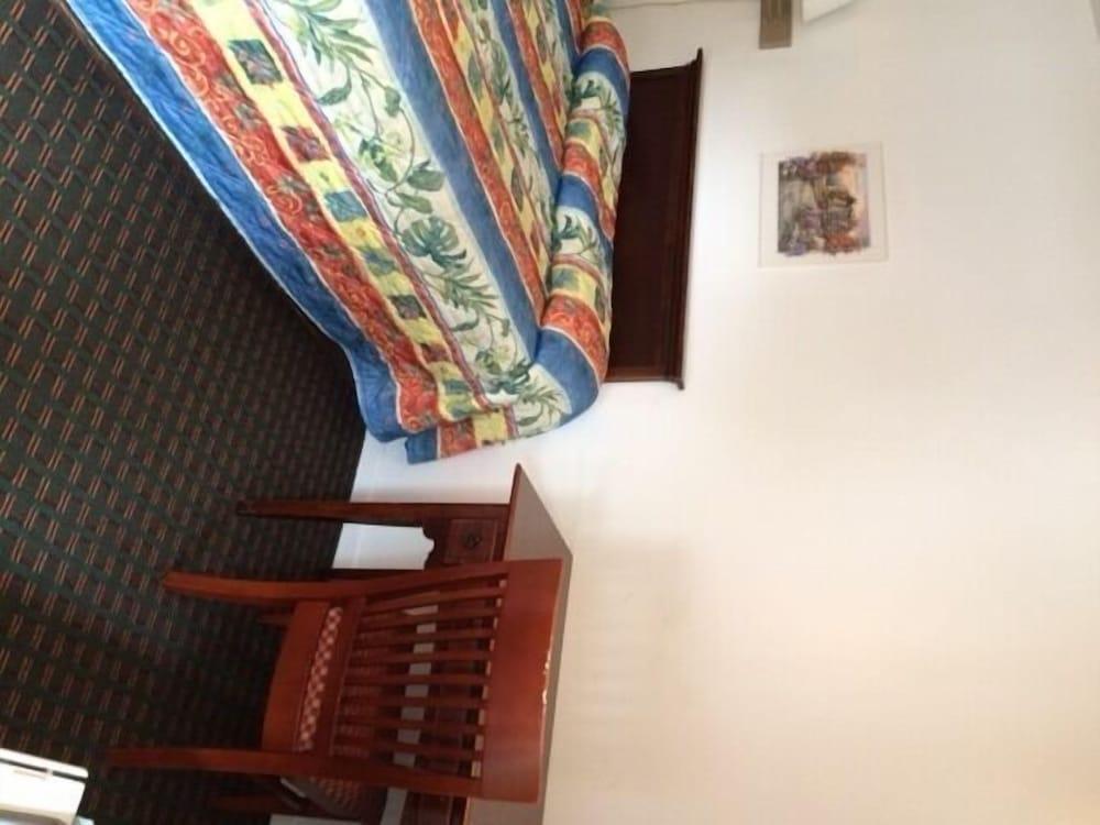 Royal Inn Motel photo 9