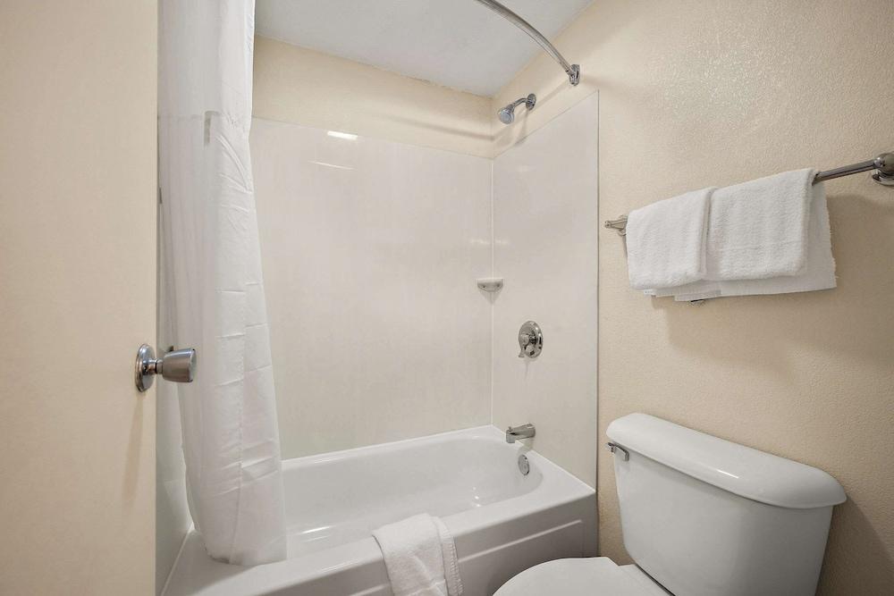 Suburban Studios Peoria photo 21