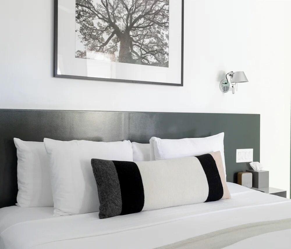 Frame Hotel - Treehouse photo 2