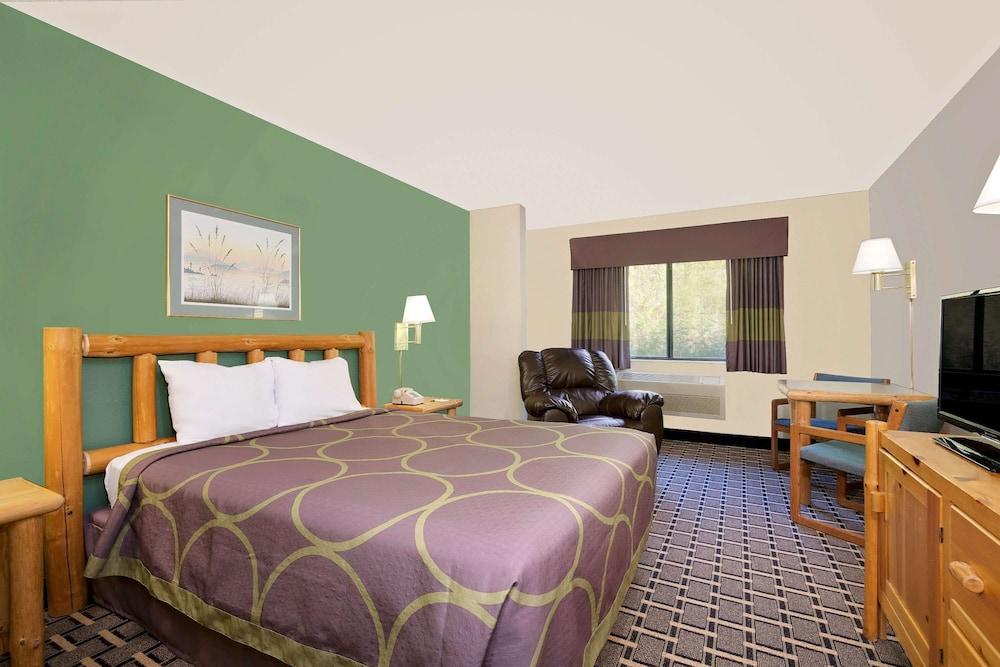 Super 8 by Wyndham Cloquet photo 4