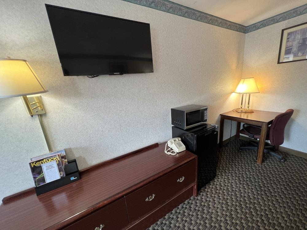 Americas Inn photo 57
