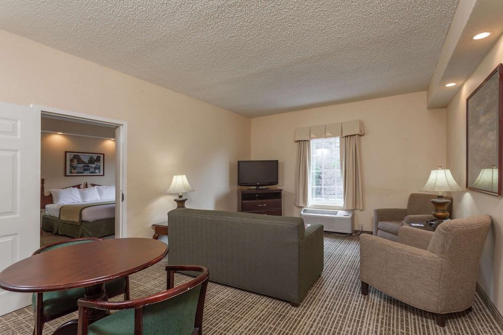 Baymont by Wyndham Columbia Maury photo 7