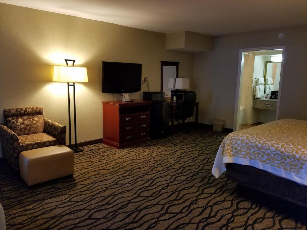 Days Inn by Wyndham Leesville photo 34
