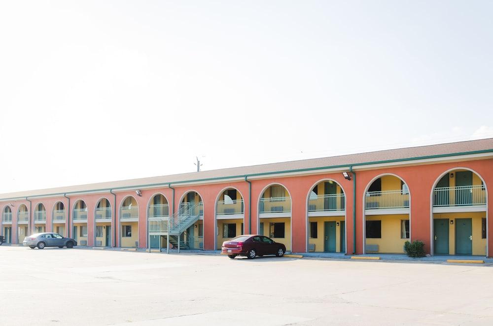 Express Inn Gulf Bank photo 12