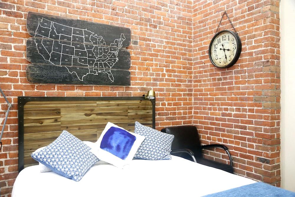 The Nomad Suites & Apartments photo 7