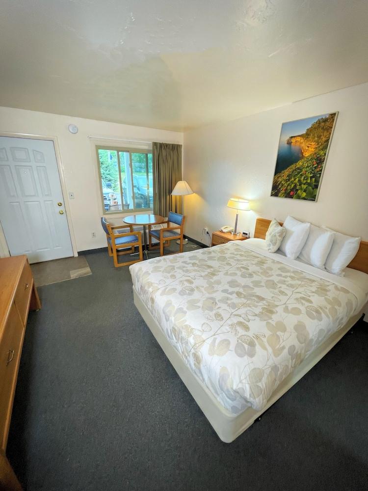 Alger Falls Motel photo 5