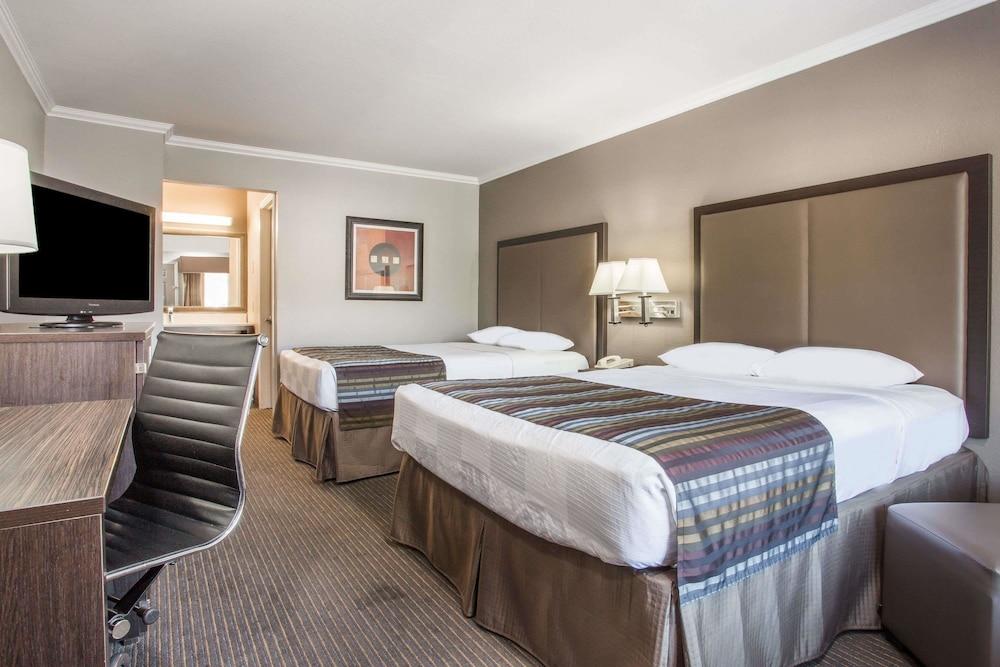 Super 8 by Wyndham Mountain View photo 7