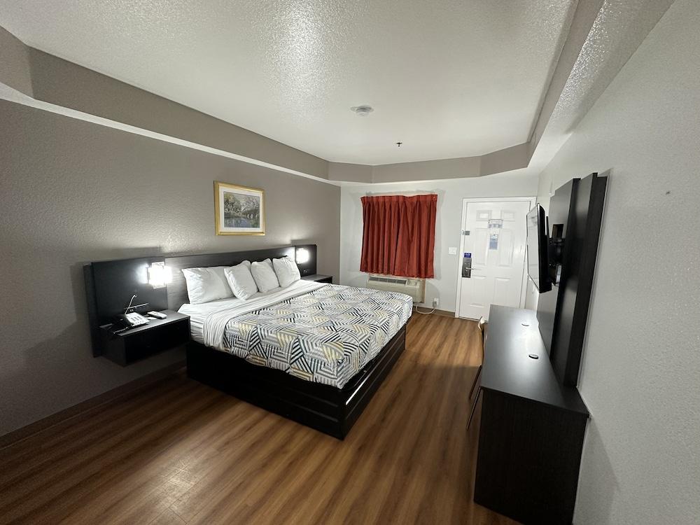 Motel 6 Alvarado, TX photo 4
