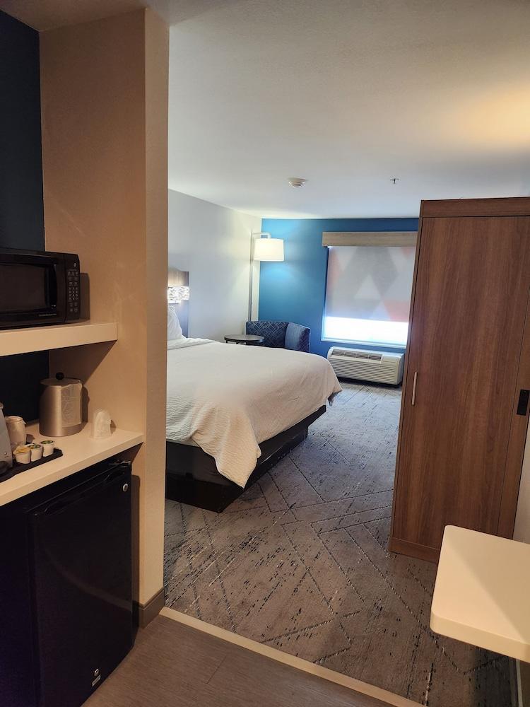 Holiday Inn Express & Suites Perry by IHG photo 12