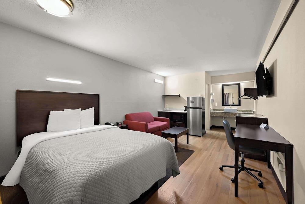 Suburban Studios Peoria photo 17