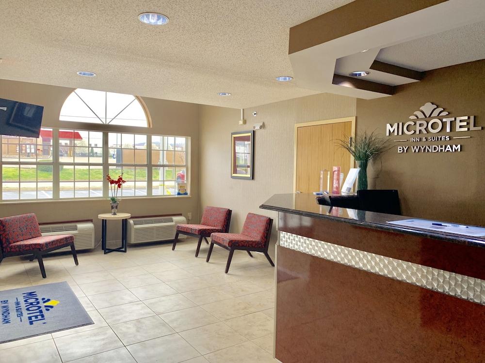 Microtel Inn & Suites by Wyndham Charleston WV photo 4