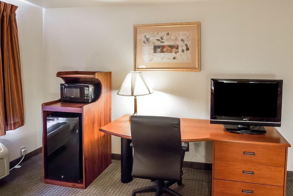 Quality Inn Parsons North photo 20