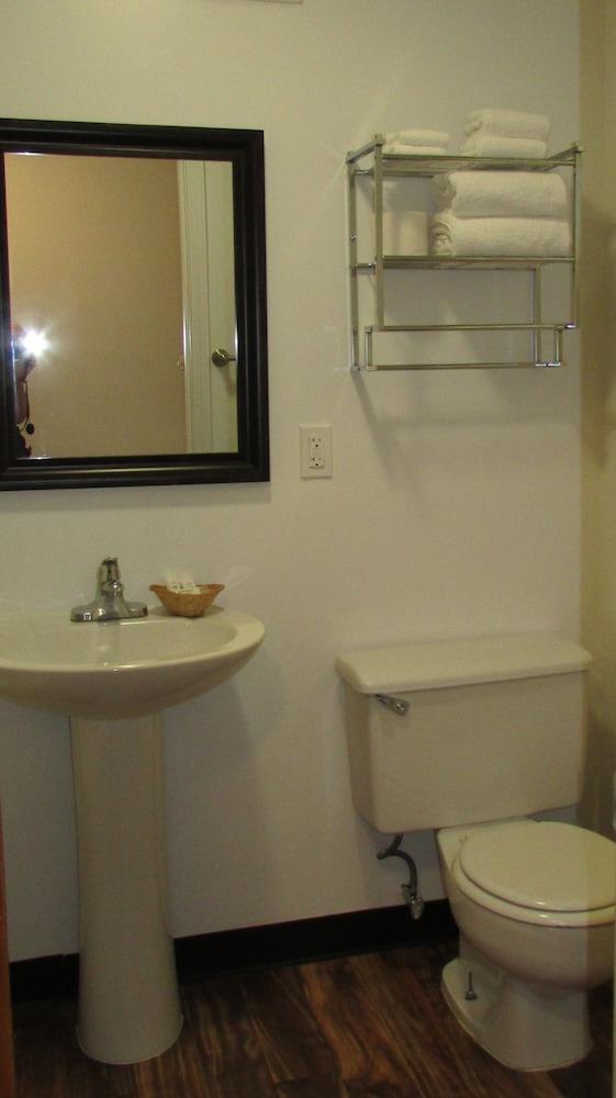 Creekwood Inn photo 27