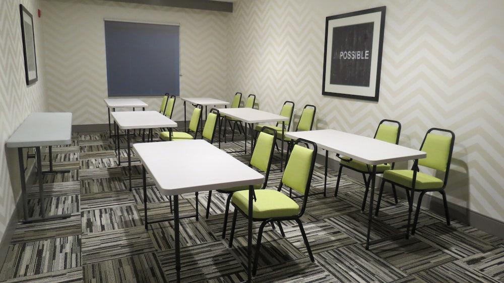 Holiday Inn Express & Suites Shippensburg by IHG photo 59