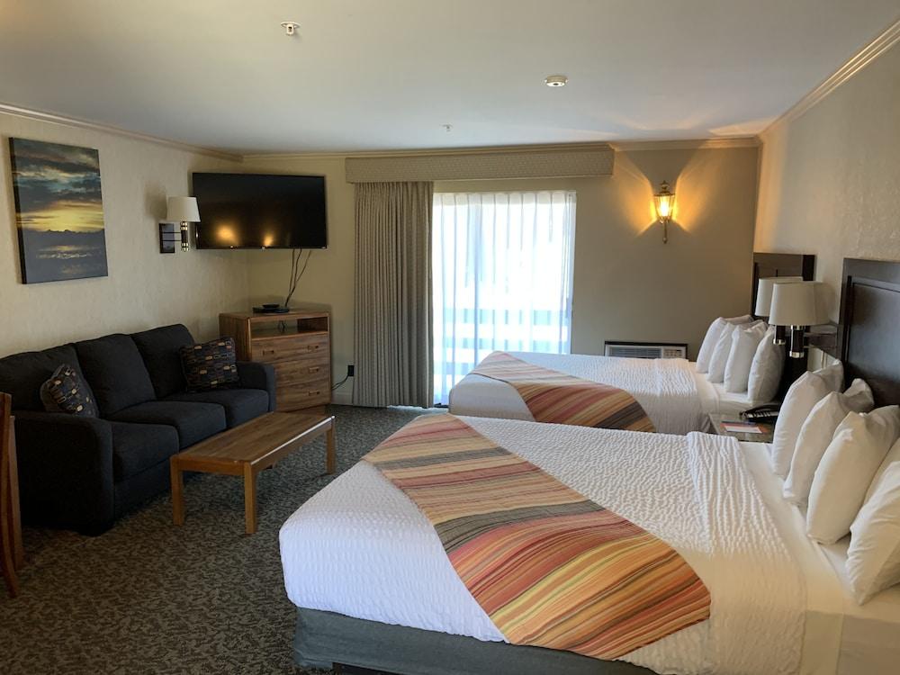 Coachman Inn & Suites photo 39