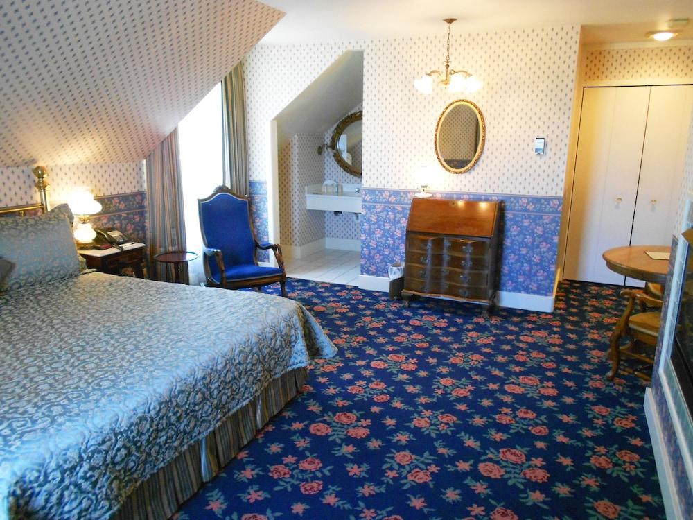 Hill House Inn photo 22