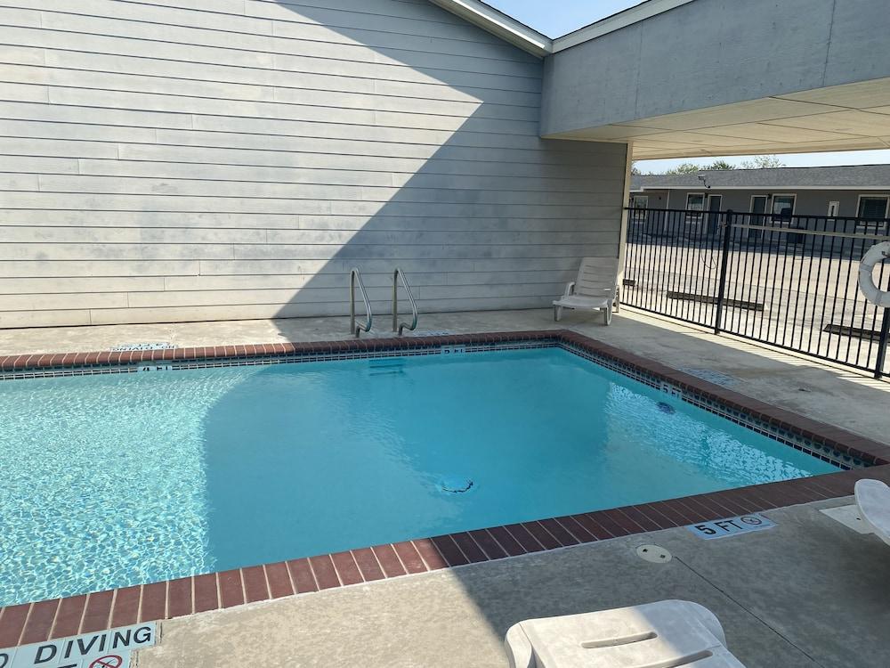 Southern Inn and Suites photo 7