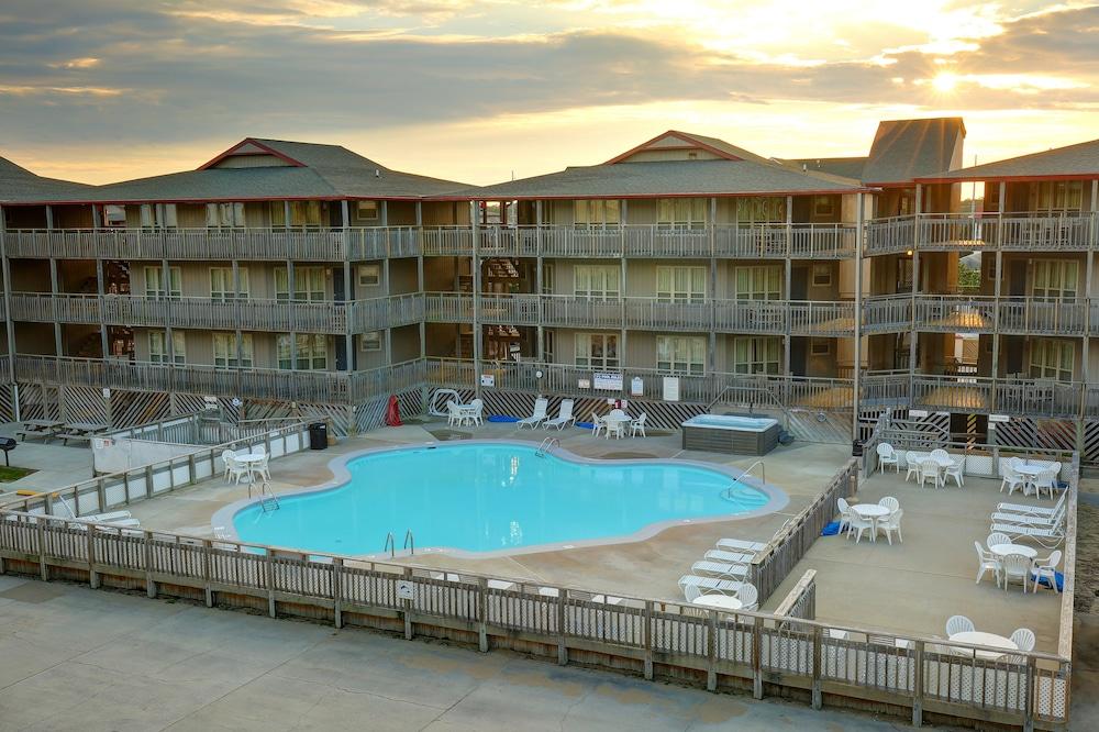 Outer Banks Beach Club photo 39