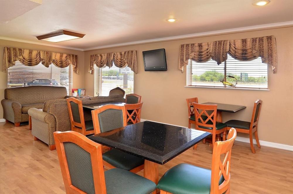 Americas Best Value Inn Stephenville photo 27