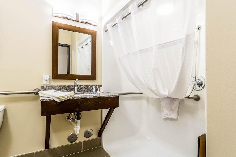 Comfort Inn Norwalk - Sandusky photo 17