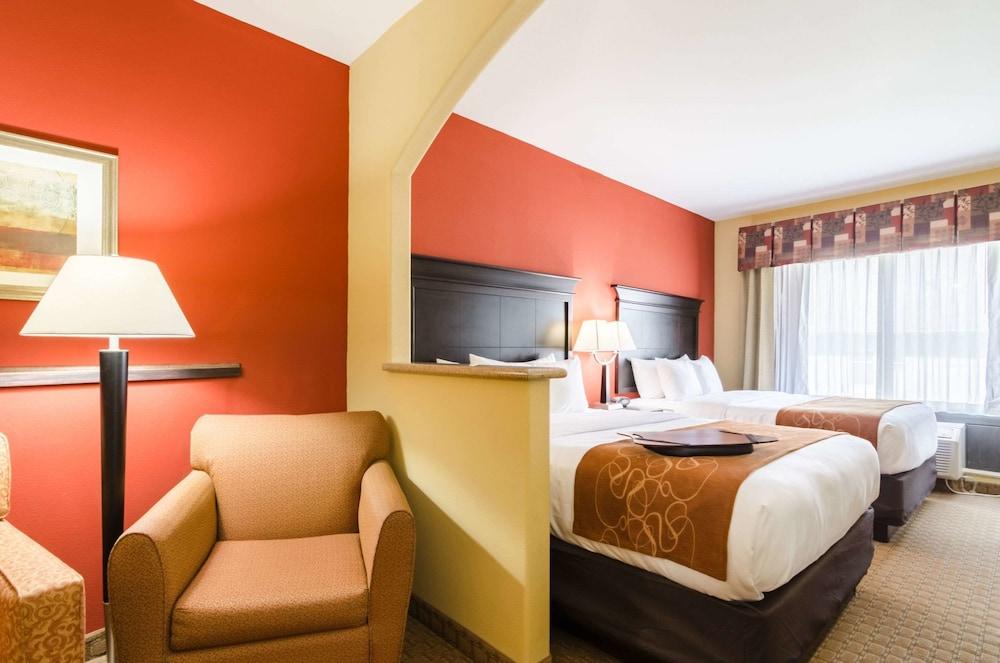 Comfort Suites Salina South photo 58