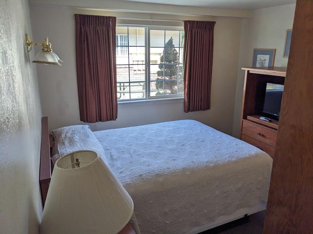 Hi-Lo Motel, Cafe and RV Park Mount Shasta Area photo 16