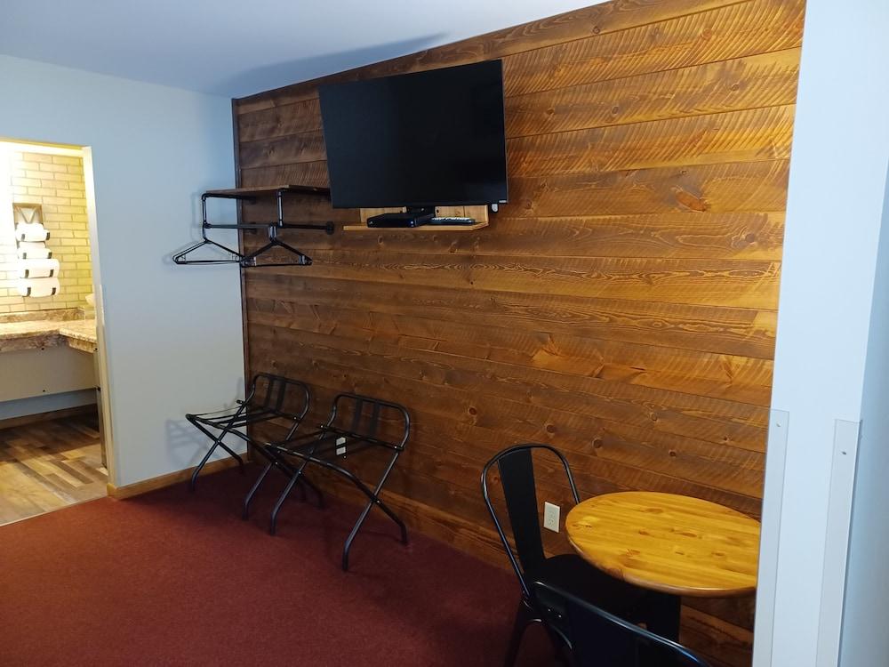 Northwoods Motel photo 9