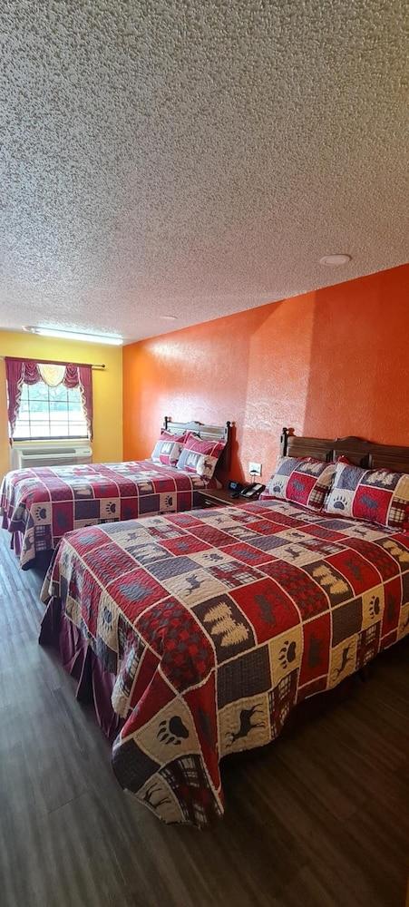 Chaparral Motel photo 17