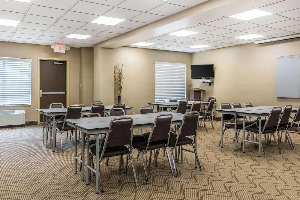 Comfort Suites Springfield I-70 photo 99
