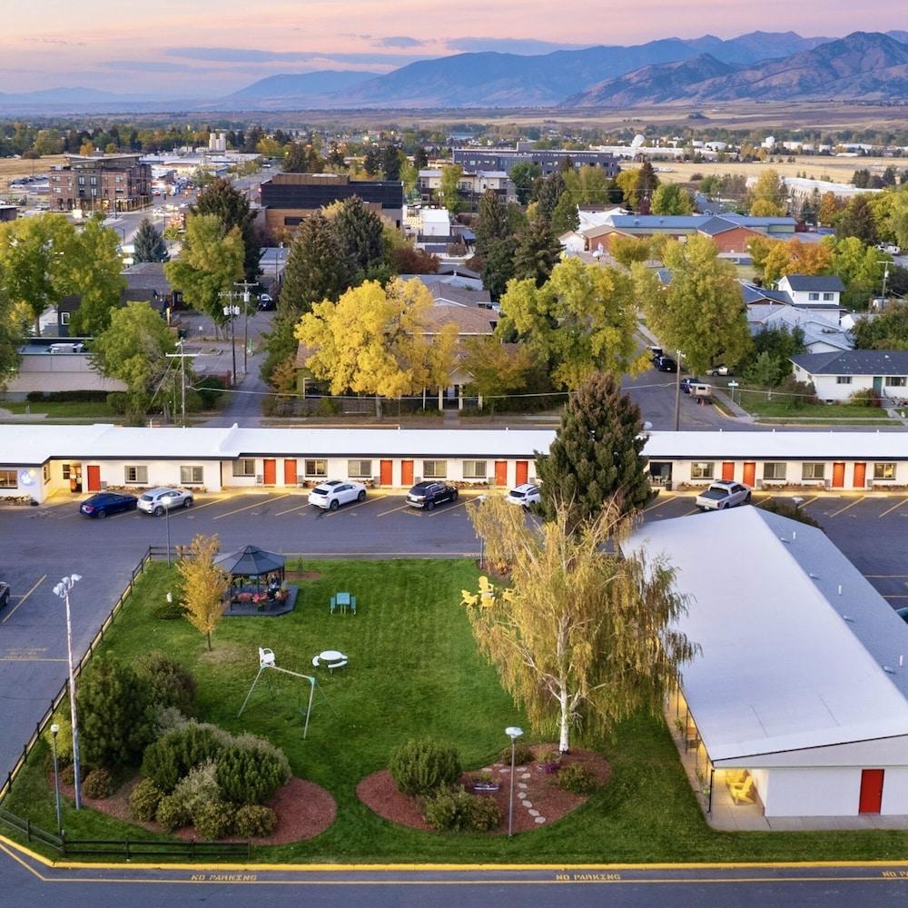 The Sapphire Motel photo 88